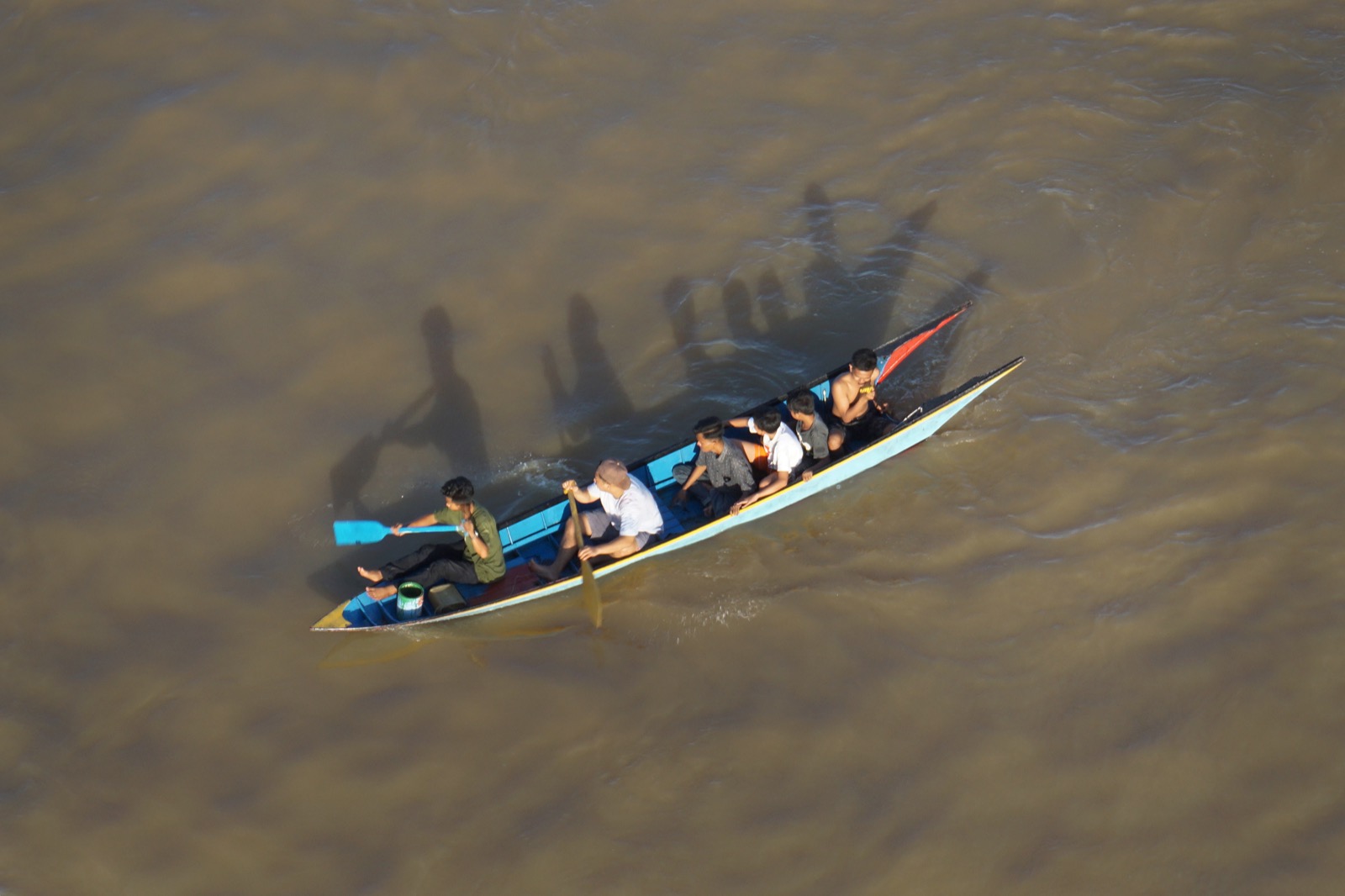 A canoe on the silt-laden Mahakam at Samarinda, the river city where the 1985 event started.