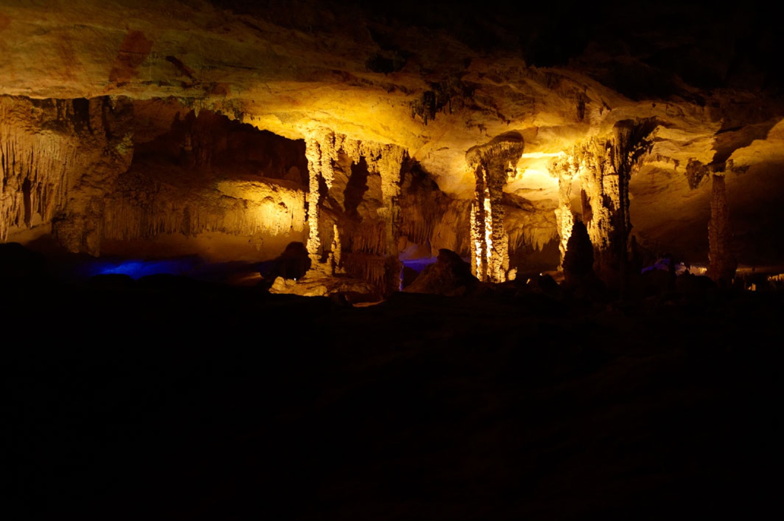 Inside the Kong Lor cave in Khammouane, Laos, where the Nam Hinboun runs seven kilometres underground — the course of the head-to-head kayak race of 27 April 2006.