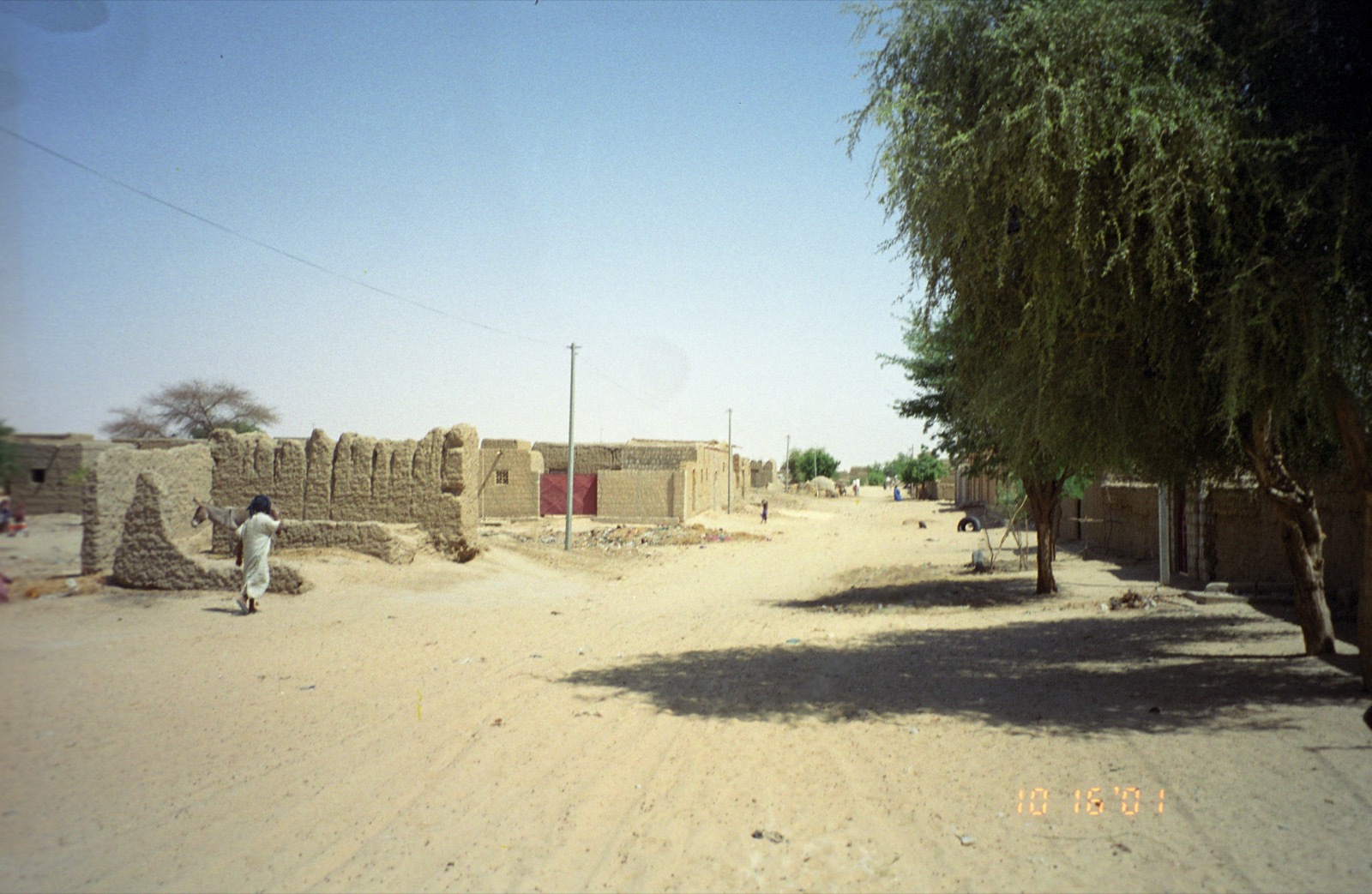 A street near the centre of Timbuktu, Mali, in 2005; the expedition's restaurant meal here in 1979 ended with the chicken plucked alive at the table.