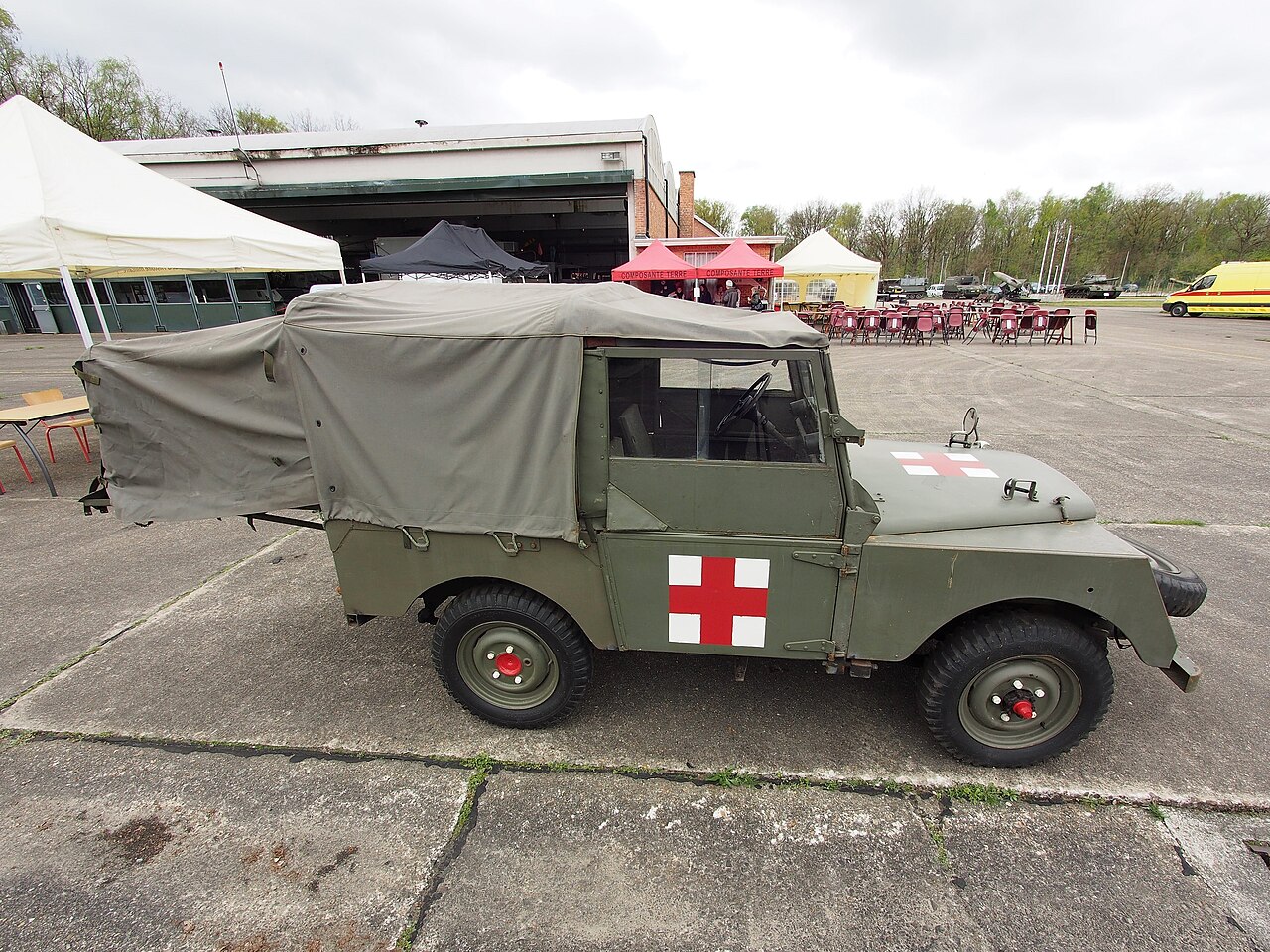 Minerva Field Ambulance — The same Minerva TT ambulance showing the extended tilt that covered the stretcher frame, Brasschaat, 2017
